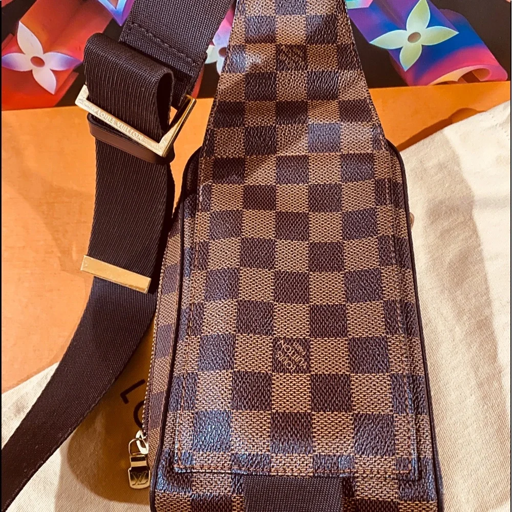 🧸🧸🧸 Authentic Louis Vuitton Geronimo Bodybag